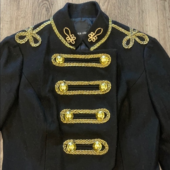 Gorgeous jacket - Picture 2 of 7